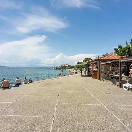 Apartman With Parking Space - Crikvenica - 24323